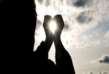 熊猫体育:男子河中钓鱼,没想到钓了一条河鳗!.